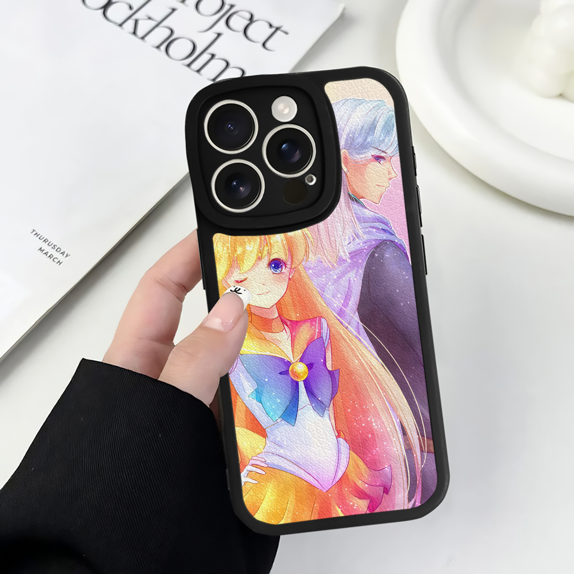 （画像用） 美少女戦士セーラームーン Sailor Moon 【iPhone 16シリーズ対応】シリコンスマホケース（レザー調） 材質：シリコン